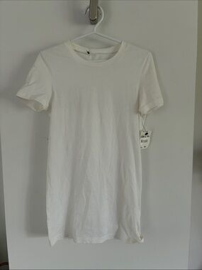 NWT ELIE TAHARI Tees Short Sleeve